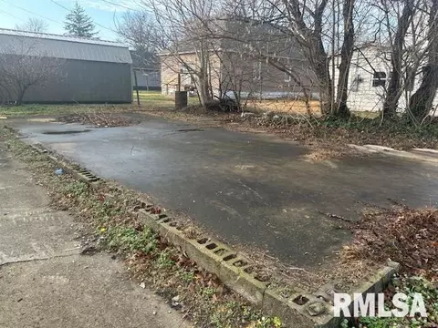 116 W Herrin St, Herrin, IL 62948 photo 3