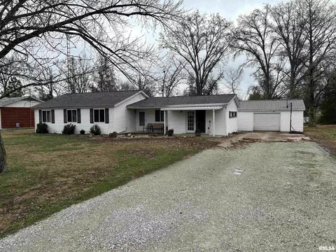 3 Phyllis Dr, Centralia, IL 62801