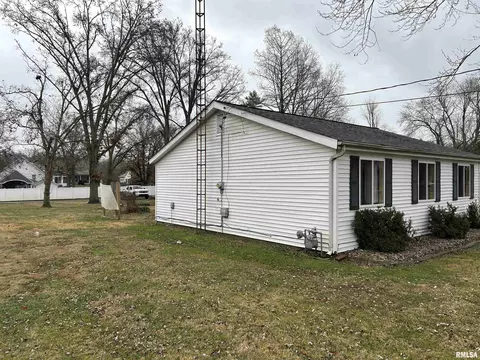 3 Phyllis Dr, Centralia, IL 62801 photo 3