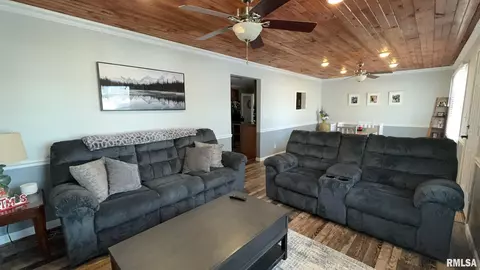 1010 Enterprise St, Benton, IL 62812 photo 7