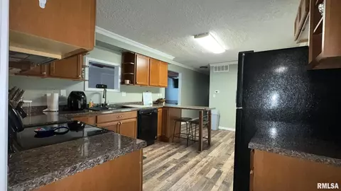 1010 Enterprise St, Benton, IL 62812 photo 10