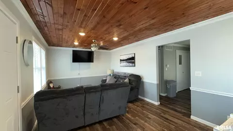 1010 Enterprise St, Benton, IL 62812 photo 9