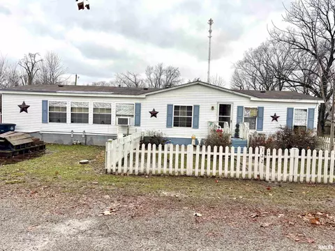 122 S James St, Centralia, IL 62801