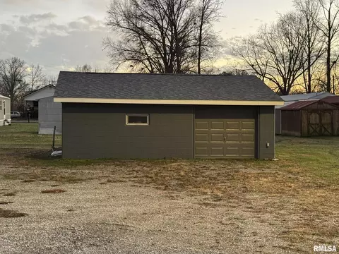 515 E Franklin St, Sesser, IL 62884 photo 1