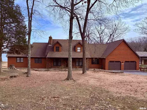 668 Crestwood Dr, Marion, IL 62959