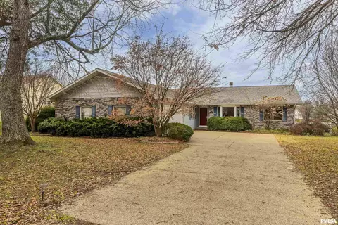 122 Archelle Dr, Carbondale, IL 62901
