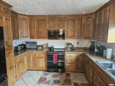 314 W Webster St, Benton, IL 62812 photo 18