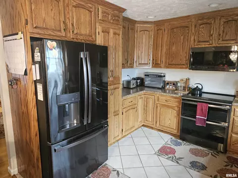 314 W Webster St, Benton, IL 62812 photo 17