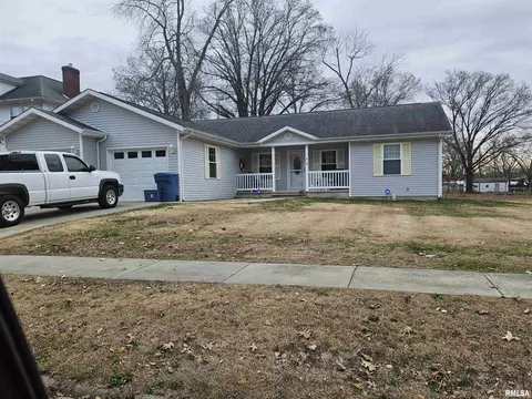 314 W Webster St, Benton, IL 62812 photo 2