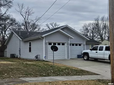 314 W Webster St, Benton, IL 62812 photo 4