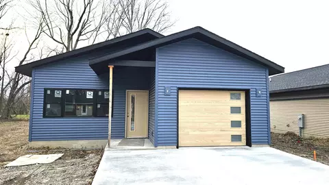 809 N 27th St, Herrin, IL 62948