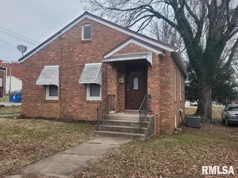 207 S Washington St, Mcleansboro, IL 62859