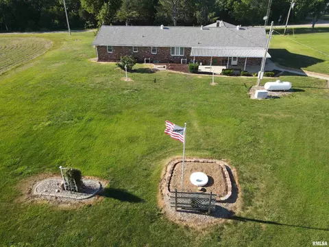 Exterior - 10965 E 700th Ave, Watson, IL 62473 photo 2 of 9