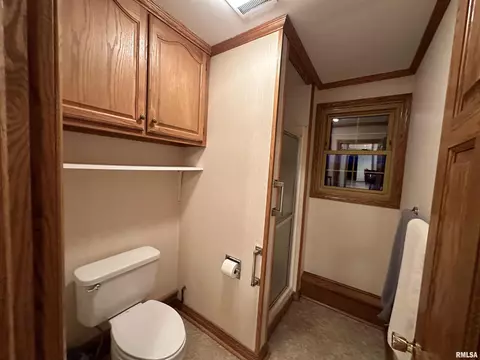 Bath - 10965 E 700th Ave, Watson, IL 62473 photo 2 of 2