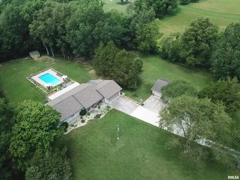 223 Eakin Grove Church Rd, Benton, IL 62812