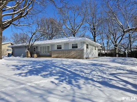 712 S 34th St, Mount Vernon, IL 62864