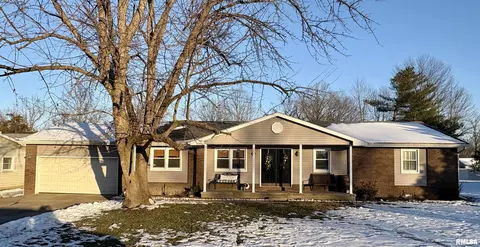 202 Lynne Ln, Carterville, IL 62918