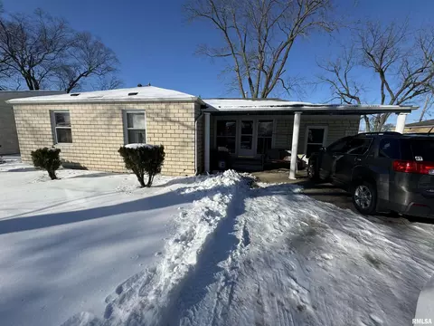 14 Randolph St, Centralia, IL 62801