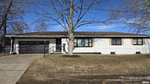 200 W Sullivan St, Harrisburg, IL 62946