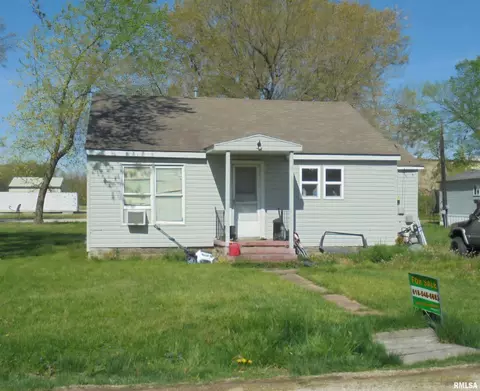 1237 S Franklin St, Salem, IL 62881