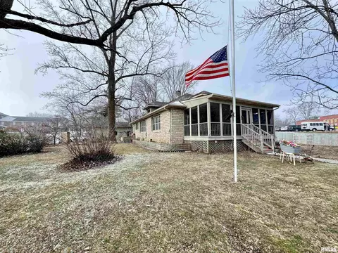301 W Jefferson St, Anna, IL 62906