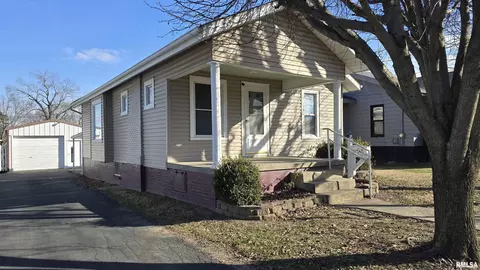 1024 S Webster St, Harrisburg, IL 62946