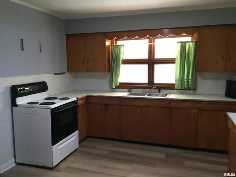 311 E Poplar St, Cobden, IL 62920 photo 13