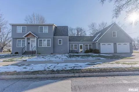 912 N Illinois St, Salem, IL 62881