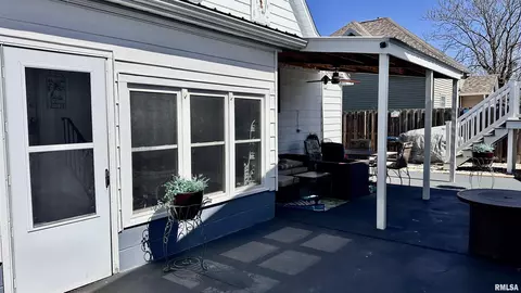 208 W Sylvia St, Christopher, IL 62822 photo 7