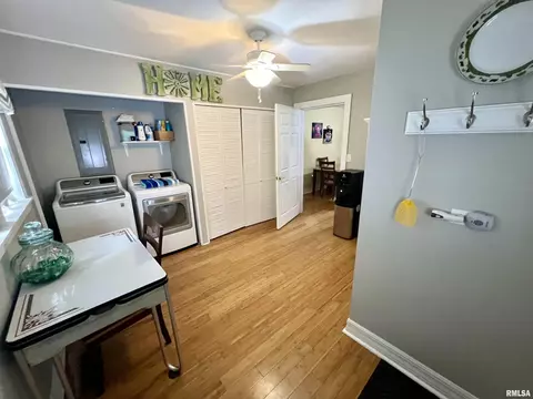 208 W Sylvia St, Christopher, IL 62822 photo 10
