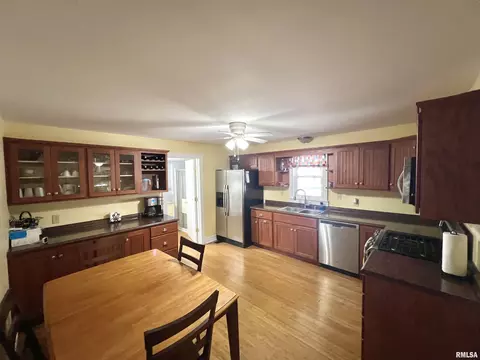 208 W Sylvia St, Christopher, IL 62822 photo 11