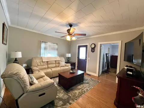 208 W Sylvia St, Christopher, IL 62822 photo 16