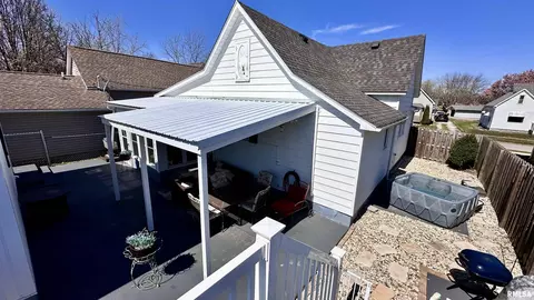 208 W Sylvia St, Christopher, IL 62822 photo 8