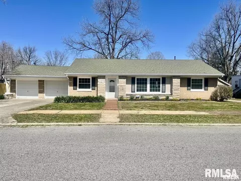207 W 12th St, Metropolis, IL 62960