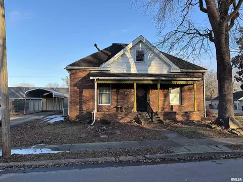 909 S Madison St, Marion, IL 62959