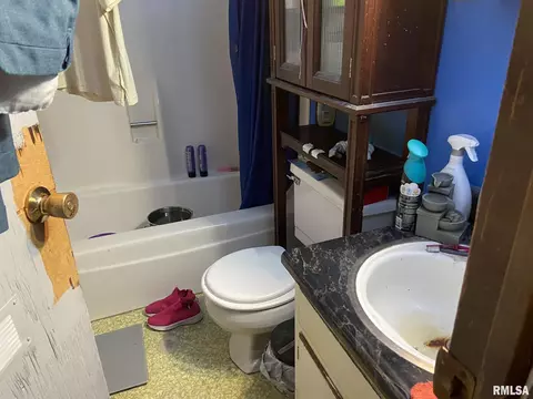 1111 E Ruth St, Benton, IL 62812 photo 16