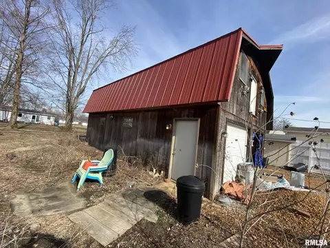 1111 E Ruth St, Benton, IL 62812 photo 7