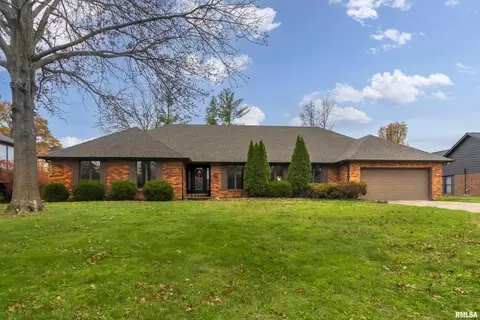 1815 Wolff Dr, Marion, IL 62959