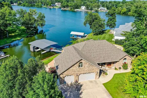 3255 Glacier Ln, Centralia, IL 62801