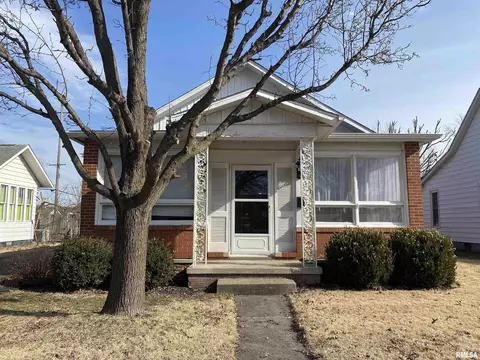 816 N 17th St, Herrin, IL 62948