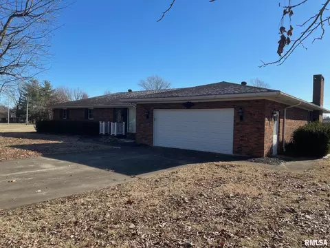 1622 Sunset Dr, Carmi, IL 62821