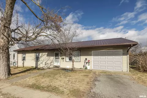 134 W Chestnut St, Anna, IL 62906