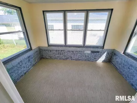 1033 N State Rd, Flora, IL 62839 photo 10