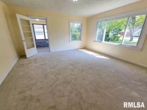 1033 N State Rd, Flora, IL 62839 photo 9