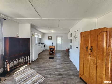 1201 E Main St, Benton, IL 62812 photo 8