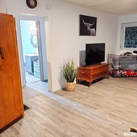 1201 E Main St, Benton, IL 62812 photo 11