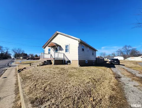 1201 E Main St, Benton, IL 62812