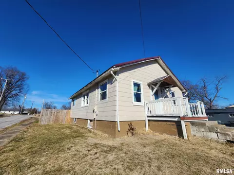 1201 E Main St, Benton, IL 62812 photo 3