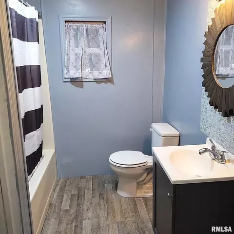 1201 E Main St, Benton, IL 62812 photo 12