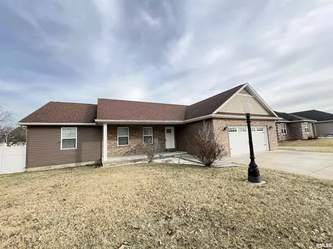100 Twin Lakes Rd, Carterville, IL 62918